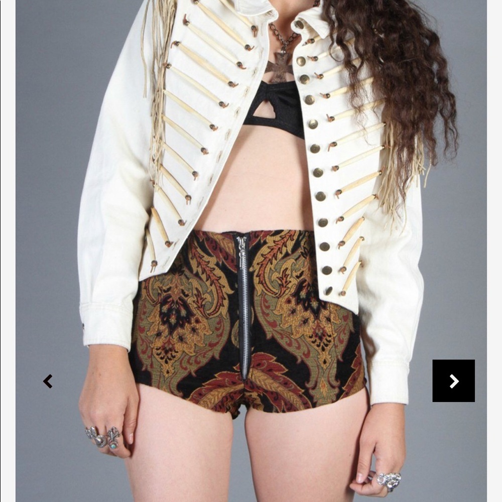 SOLD || Backbite Tapestry Hot Pinup Short - Picture 2 of 6